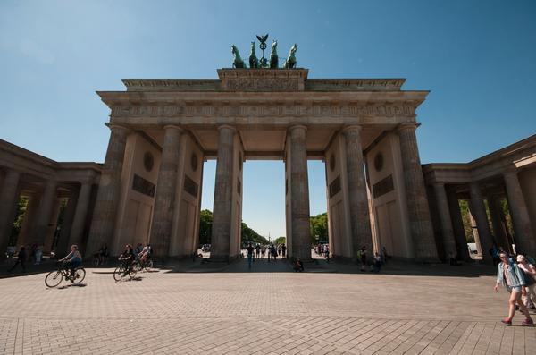 Bild des Brandenburger Tor, als Titelbild für die Regeln zur Hundehaltung in Berlin